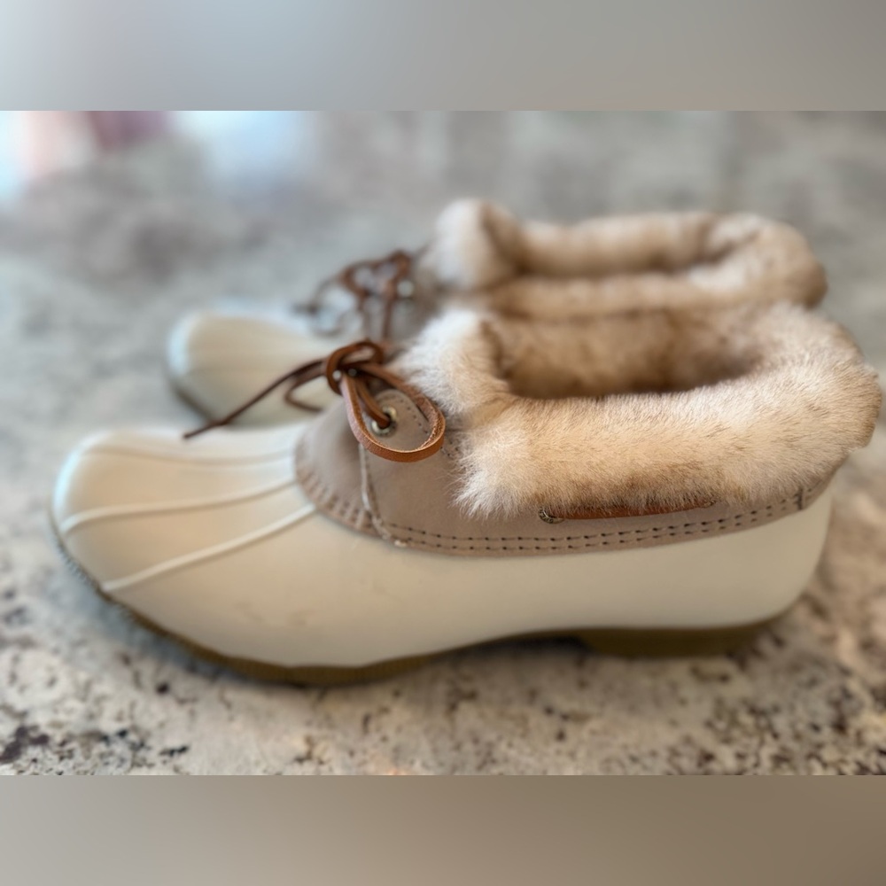 Sperry Saltwater White and Tan Winter Boots for Ultimate Comfort - Picture 4 of 7